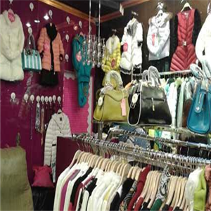 意外金喜 鞋帽零售新风尚，加盟合作创共赢